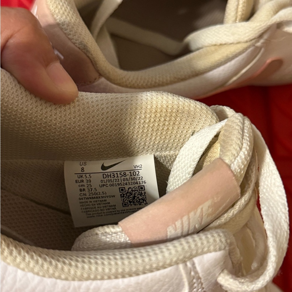 Nike White and Pink Sneakers - Picture 5 of 6